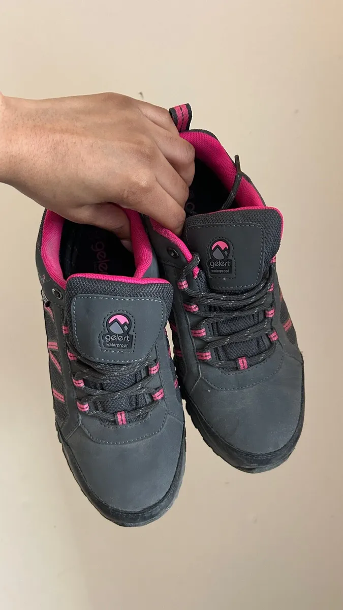 Hiking boots - Image 2