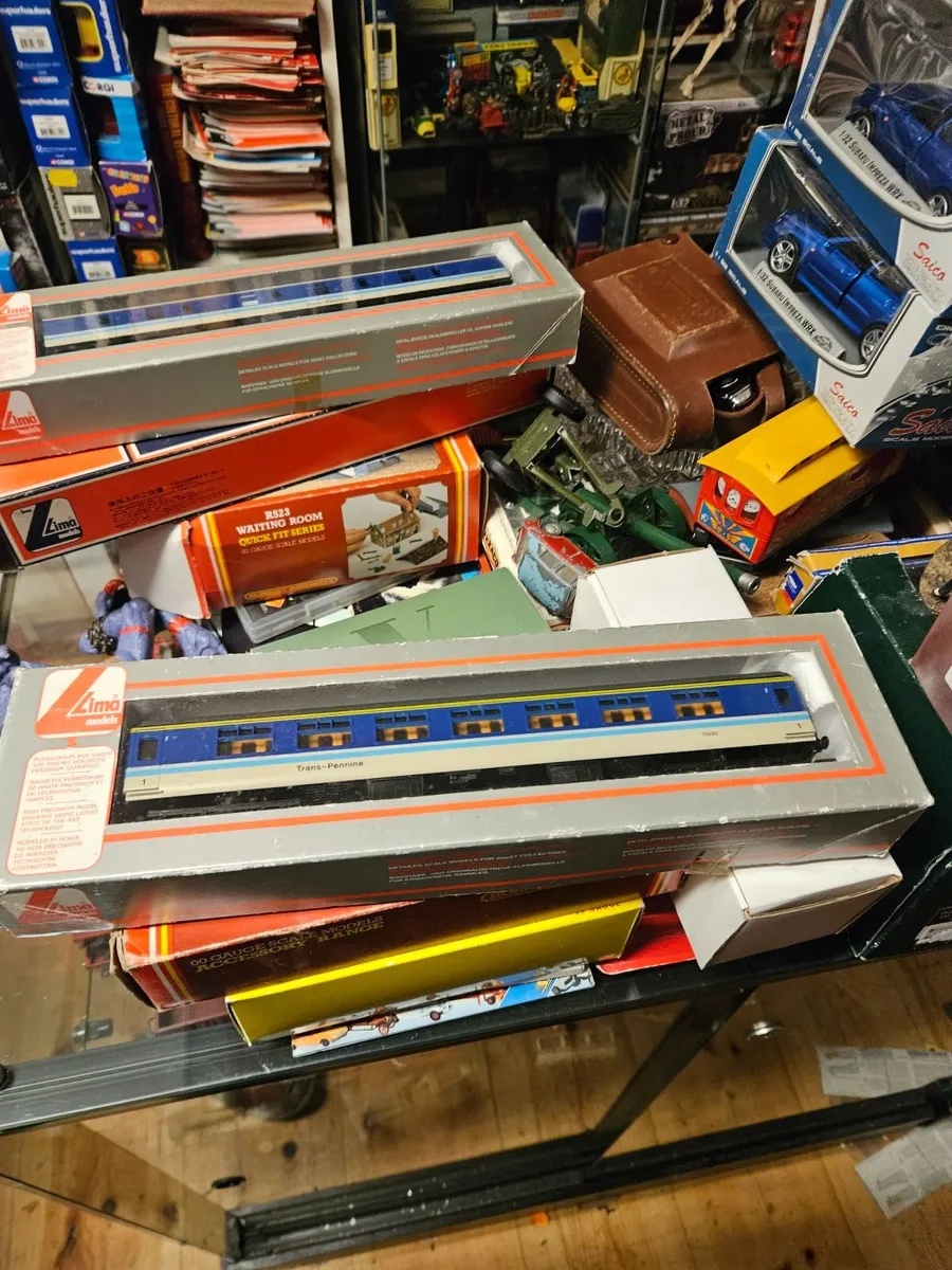 Hornby Lima OO Gauge Carraige