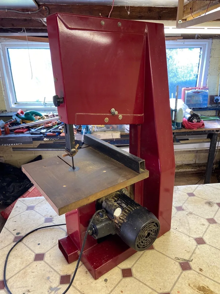 Band saw - Image 1