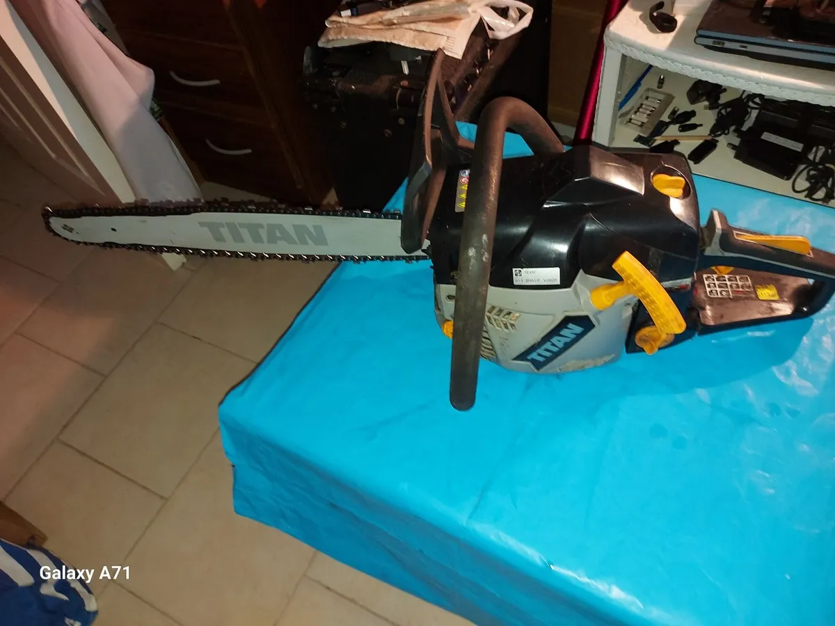 Titan 20 Inch PETROL Chainsaw, Excellent Condition - Image 1