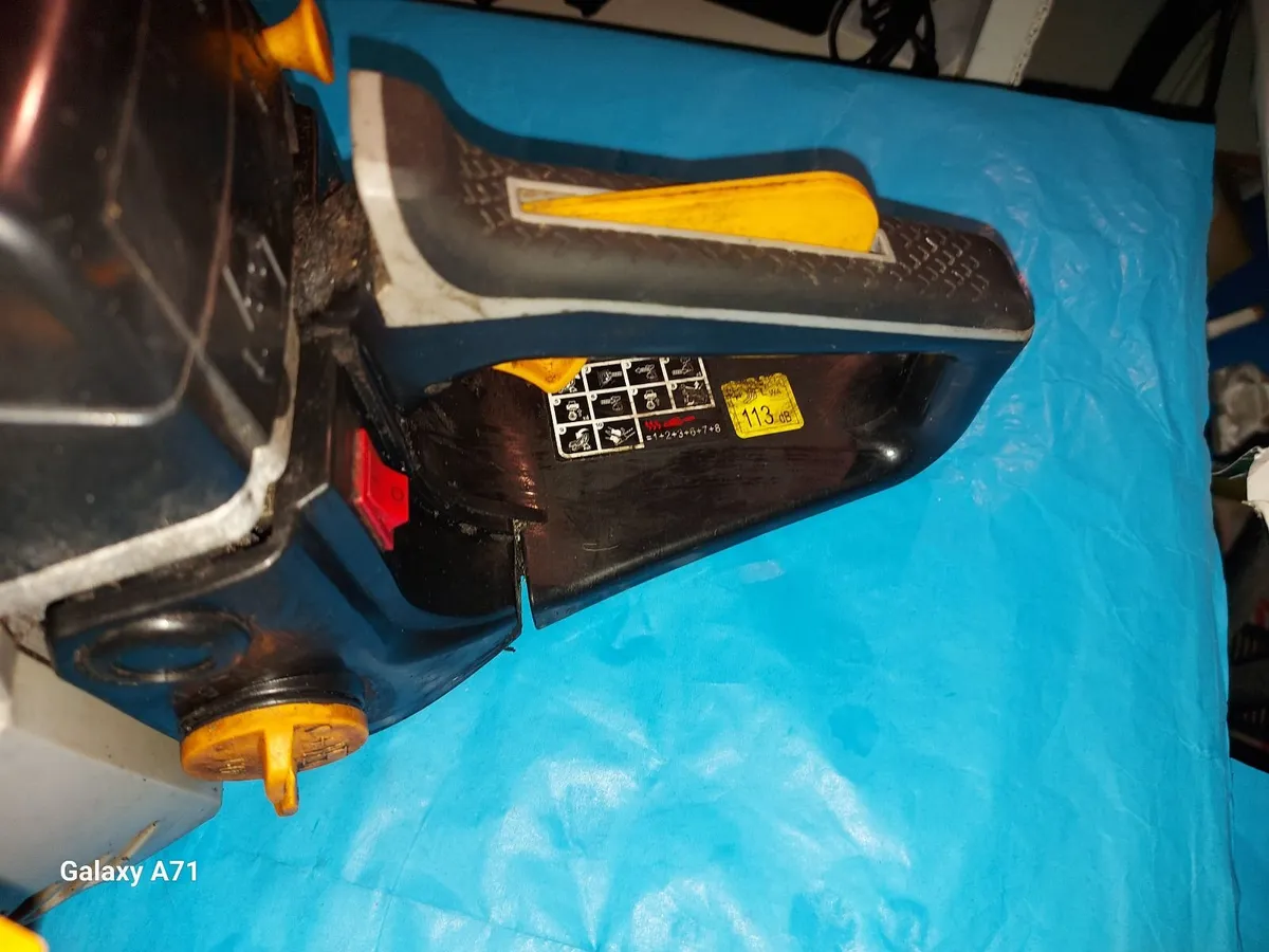 Titan 20 Inch PETROL Chainsaw, Excellent Condition - Image 3