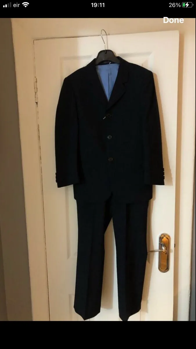 Boys navy suit age 5 €30 - Image 1