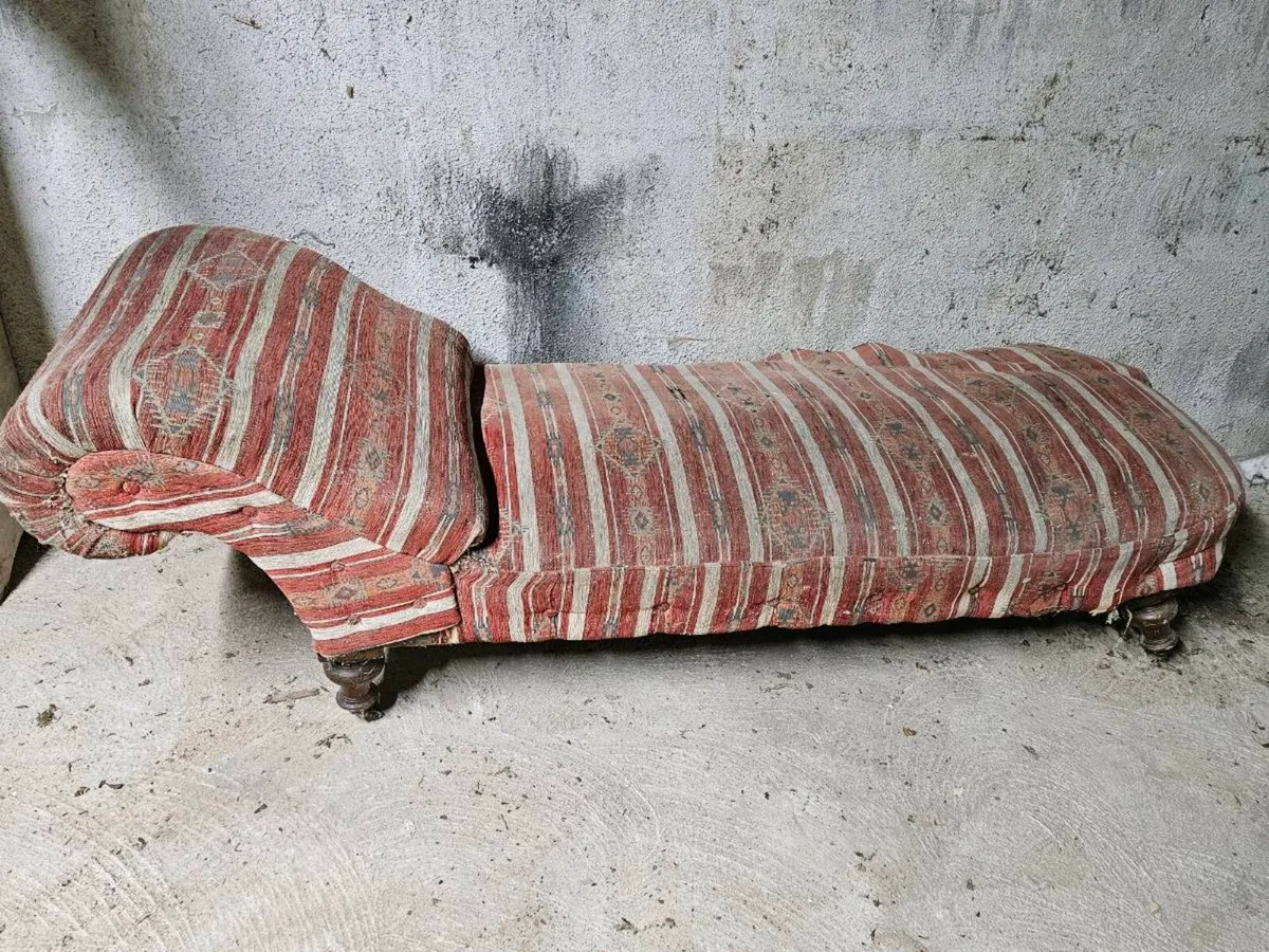 Antique Chaise Longue - Image 1
