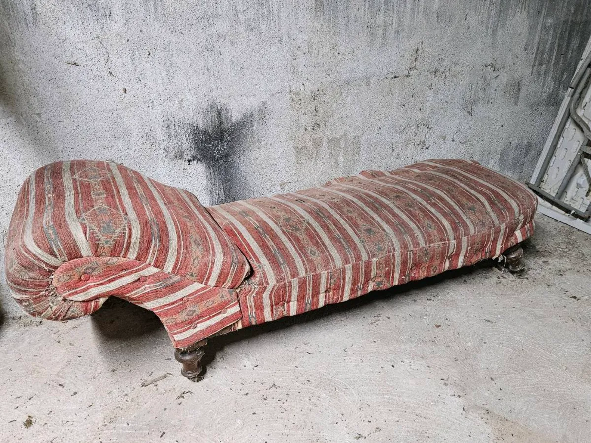 Antique Chaise Longue - Image 3