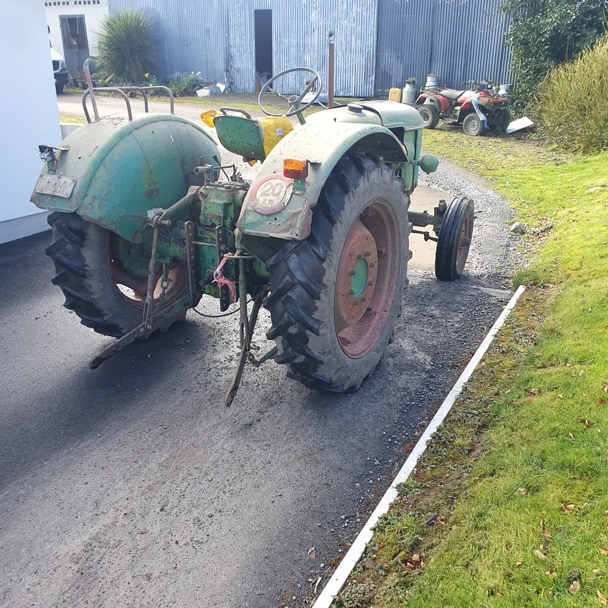 Vintage tractor Deutz D40 - Image 2
