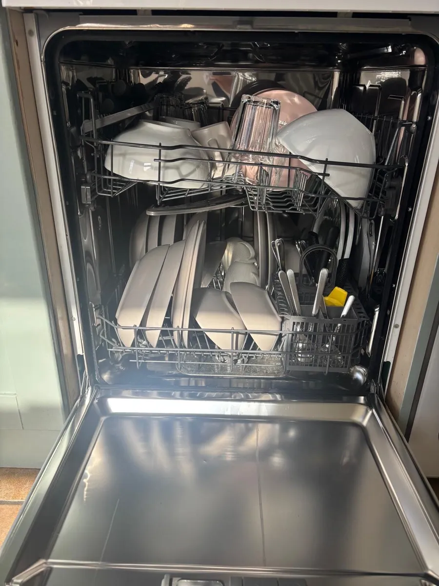 Whirlpool Dishwasher - Image 3