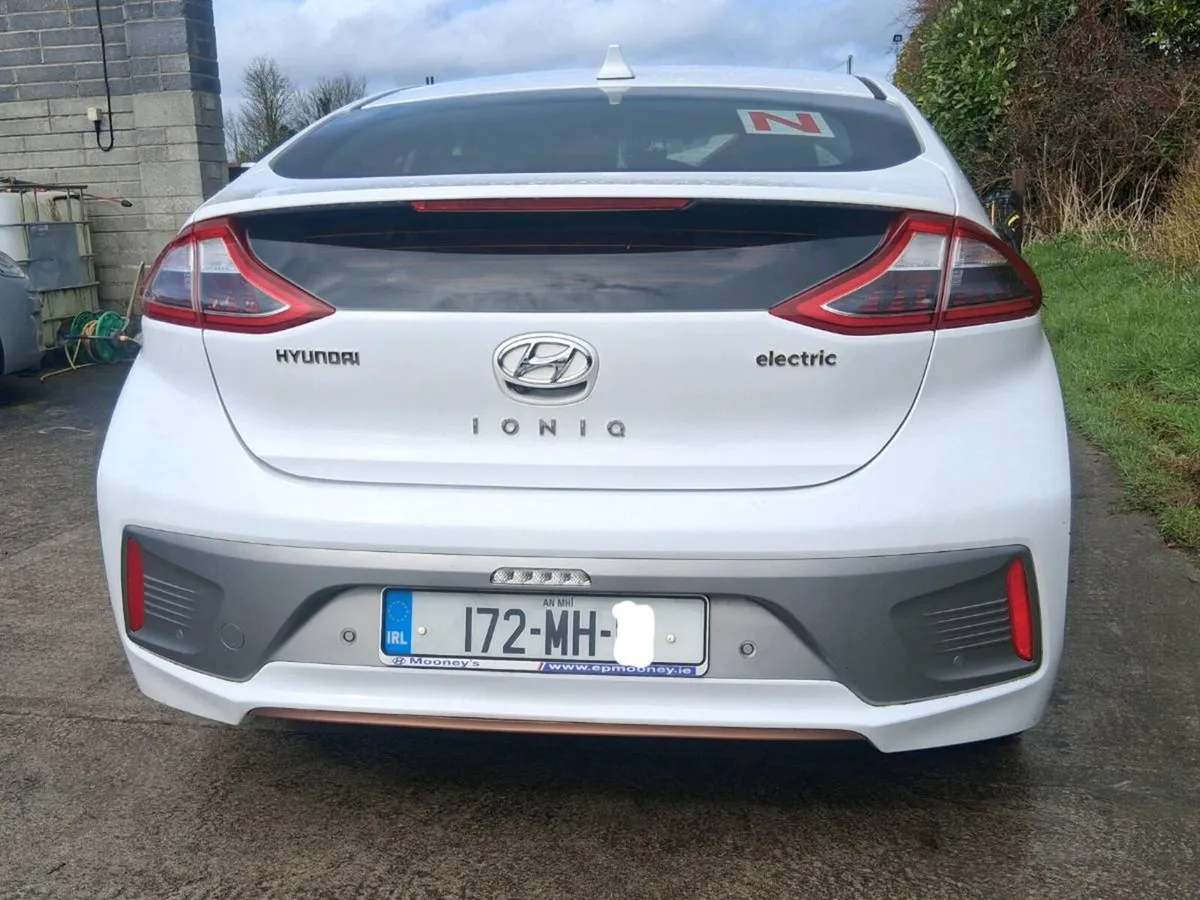 HYUNDAI IONIQ, LIGHT DAMAGE, DRIVING - Image 4
