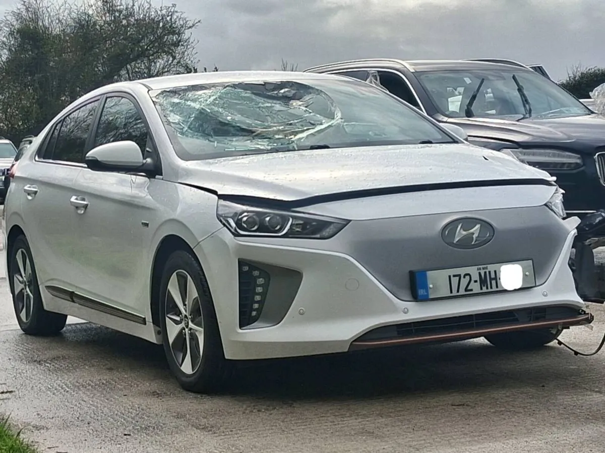 HYUNDAI IONIQ, LIGHT DAMAGE, DRIVING - Image 2
