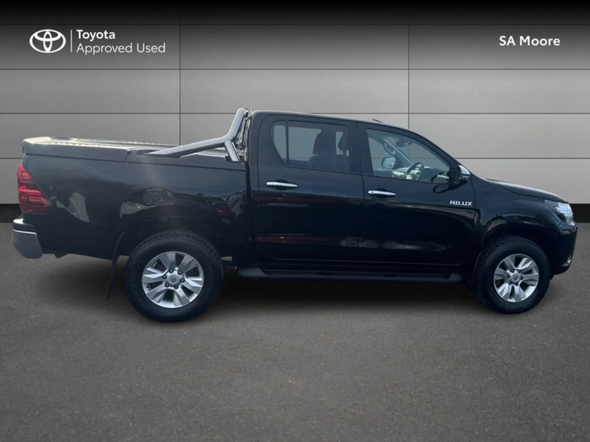 Toyota Hilux SR5 AUTO - 1 Owner - No VAT - Image 3