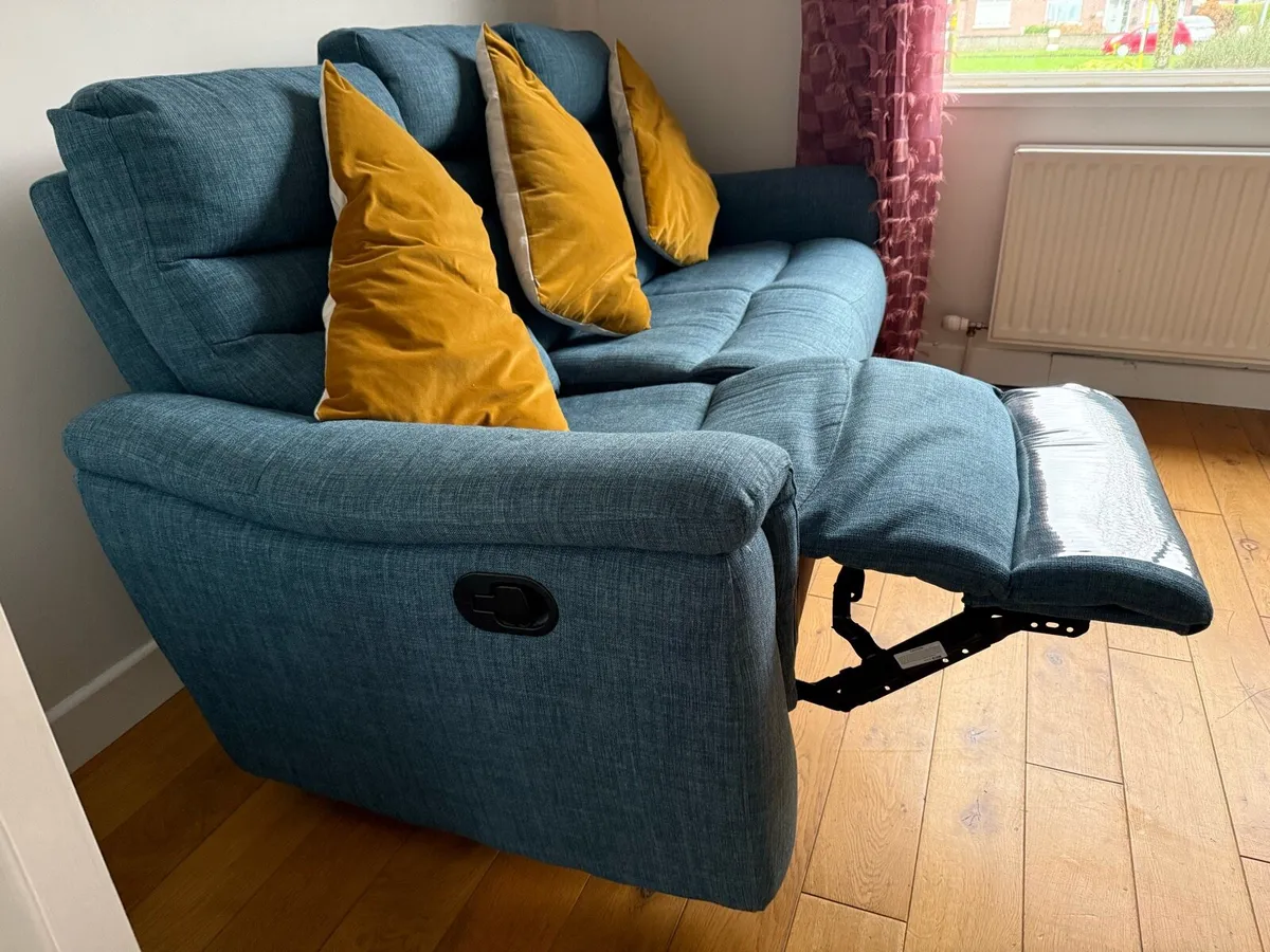 3 seater recliner sofa excellent condition - Image 2
