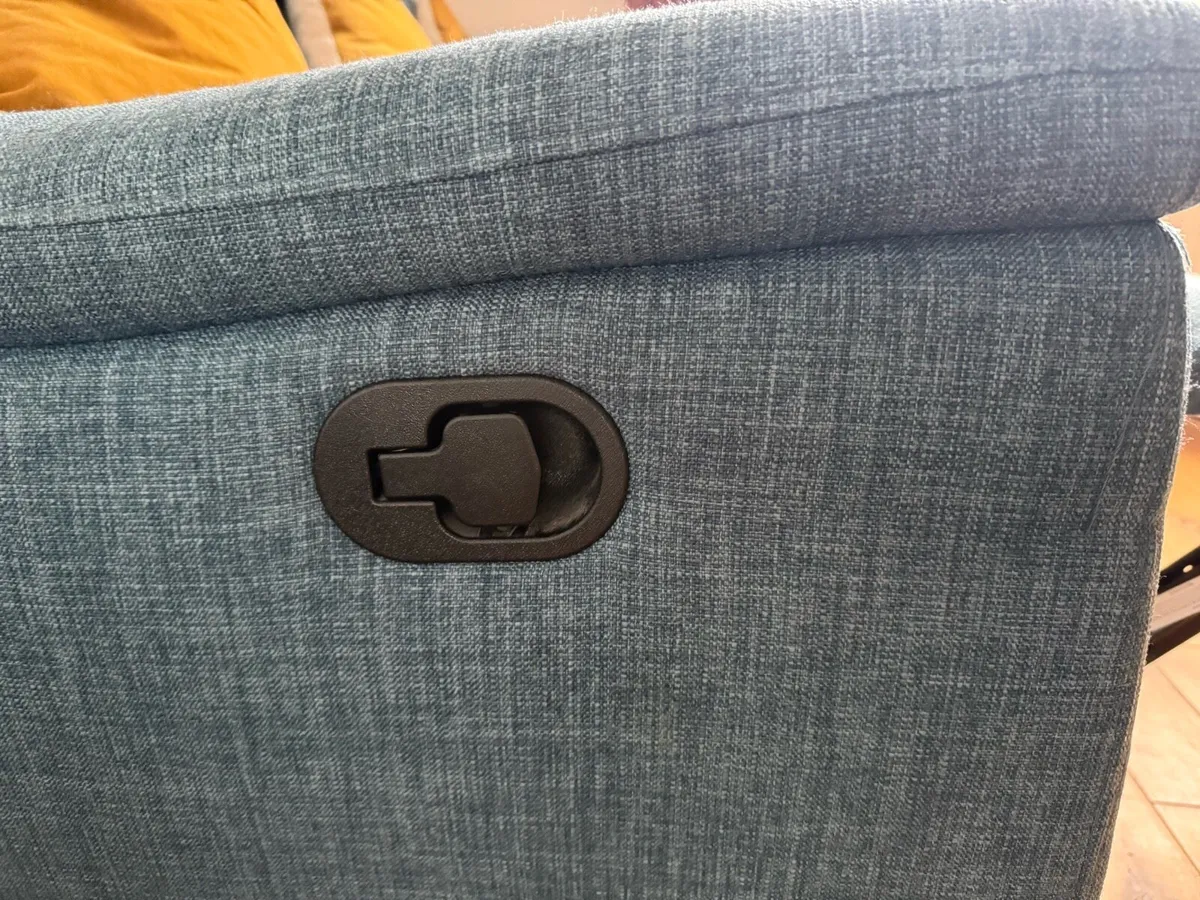 3 seater recliner sofa excellent condition - Image 3