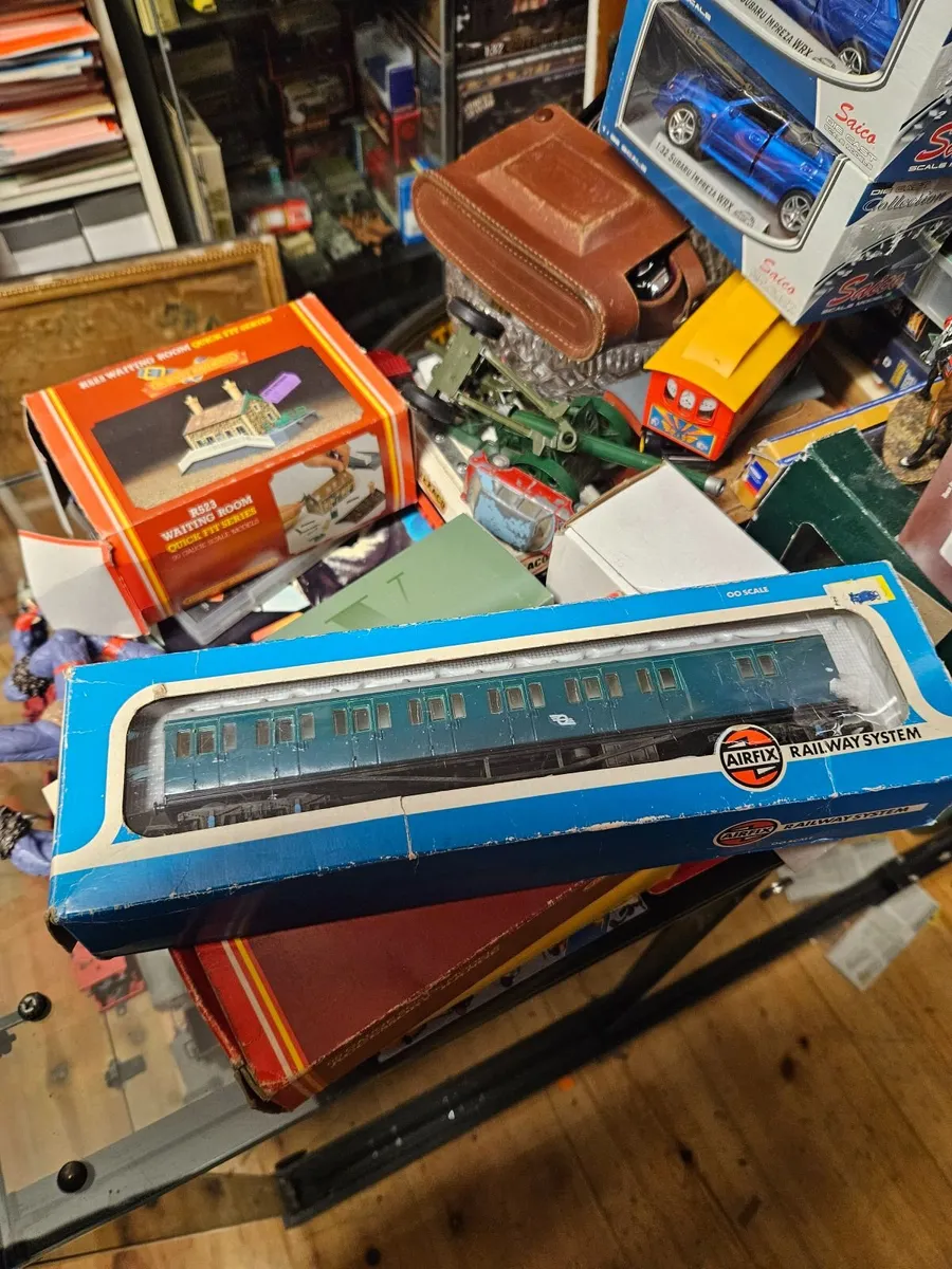 Hornby Airfix OO Gauge Irish Rail Carraige