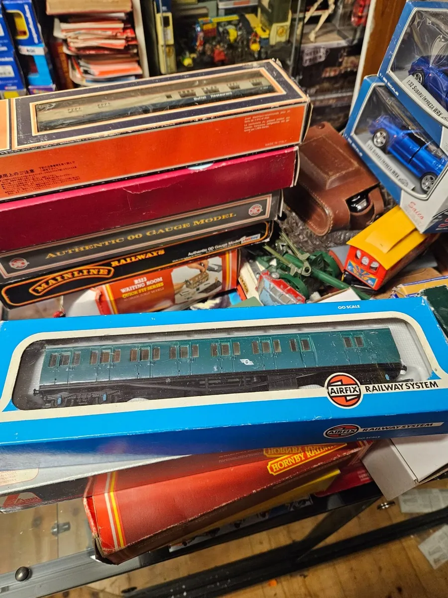 Hornby Airfix OO Gauge Irish Rail Carraige repaint - Image 2