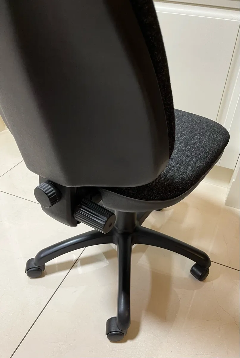 Office Chair with Gas Lift Seat - Image 4