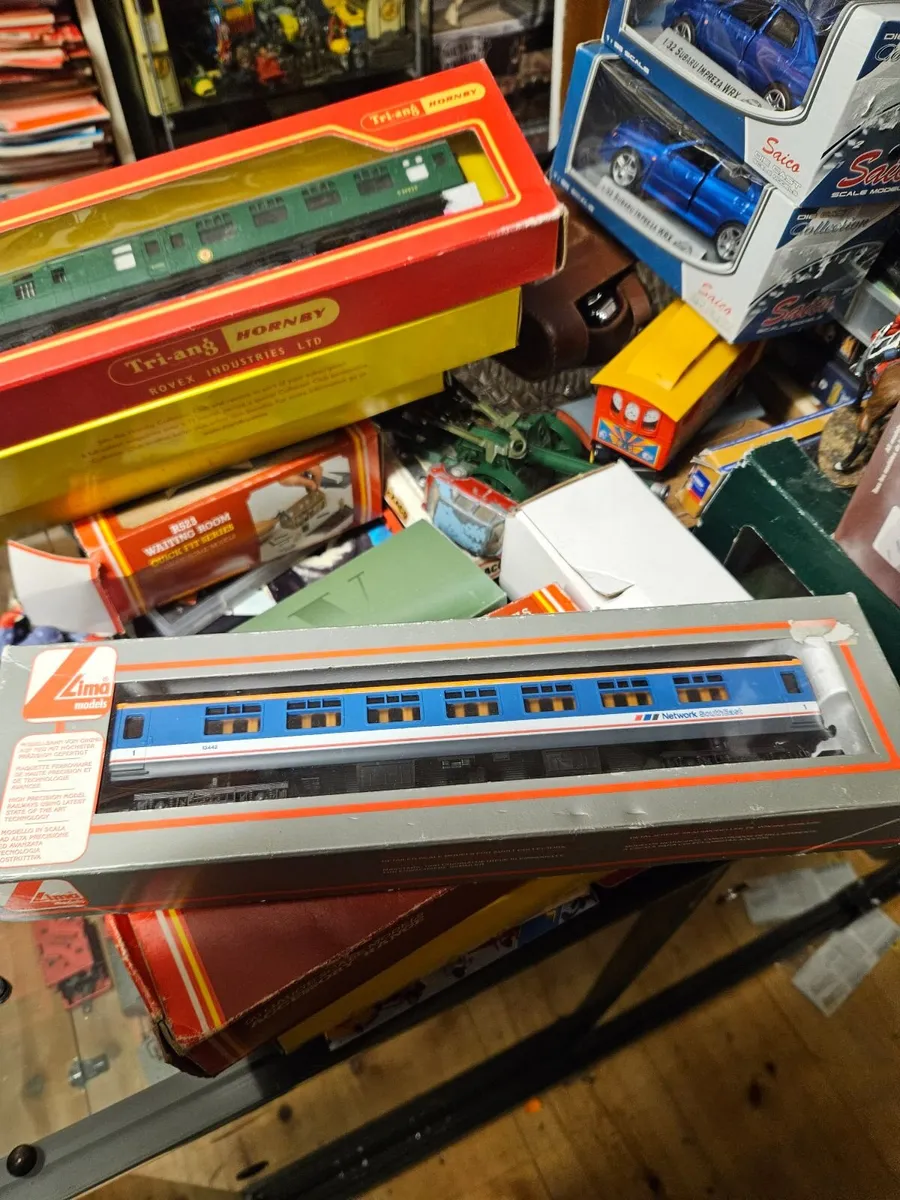 Hornby Lima OO Gauge Carraige