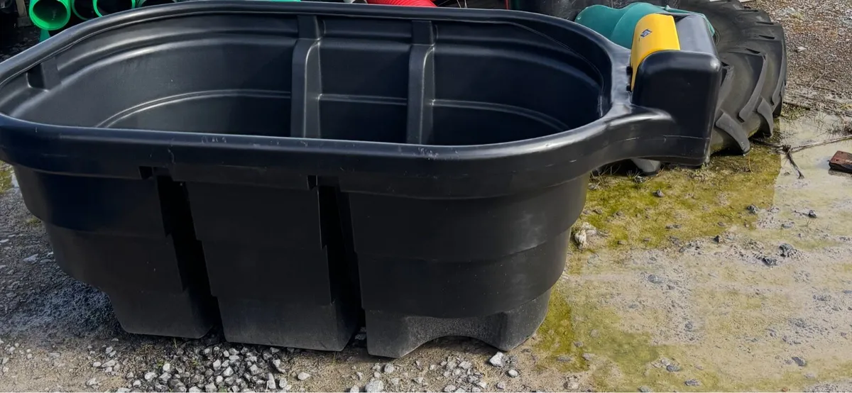 Water throughs and feeders - Image 1