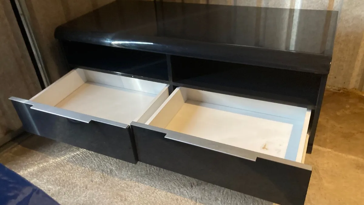 TV stand - Image 2