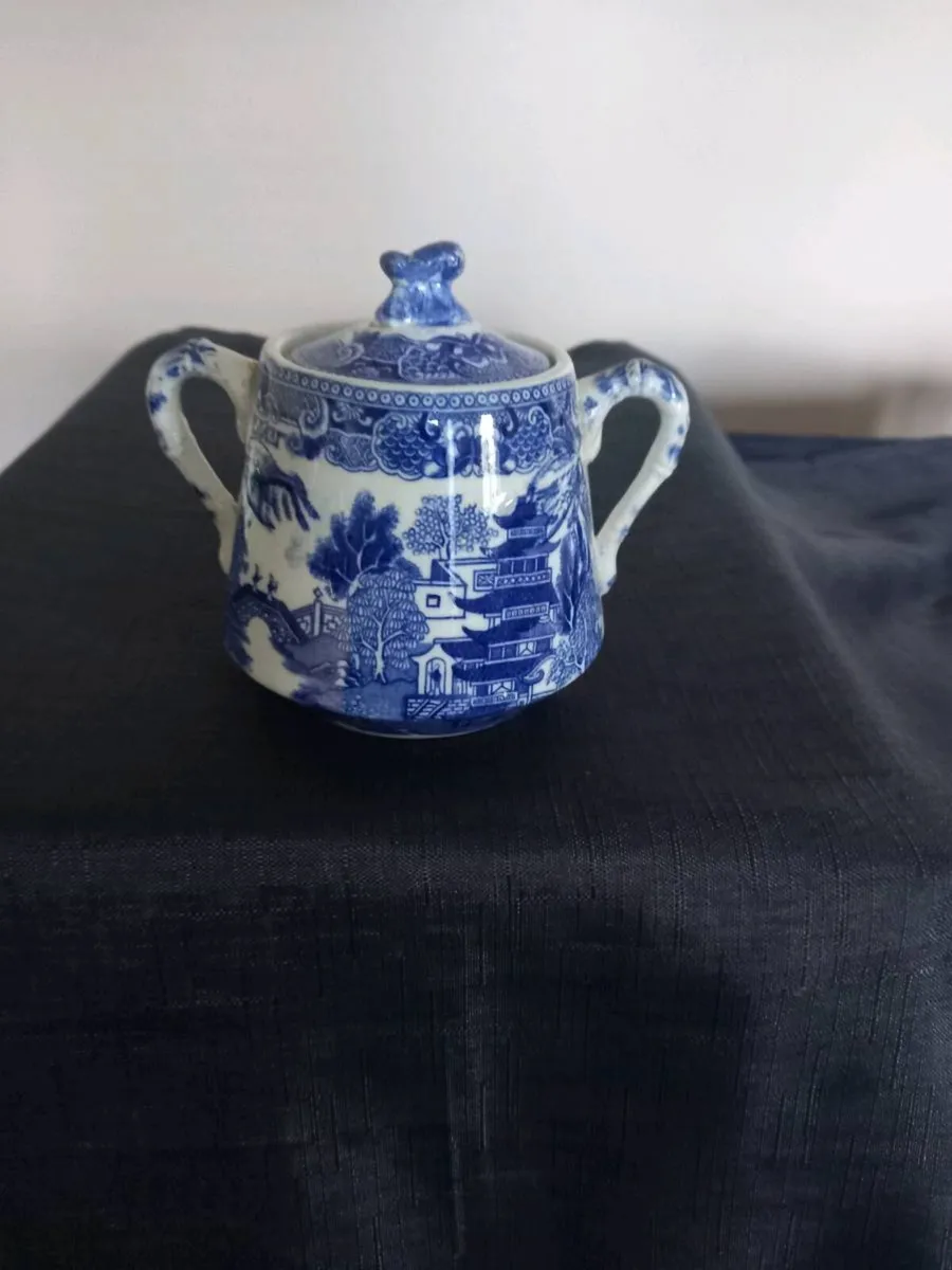 Blue Willow Sugar Bowl With Lid - Image 1
