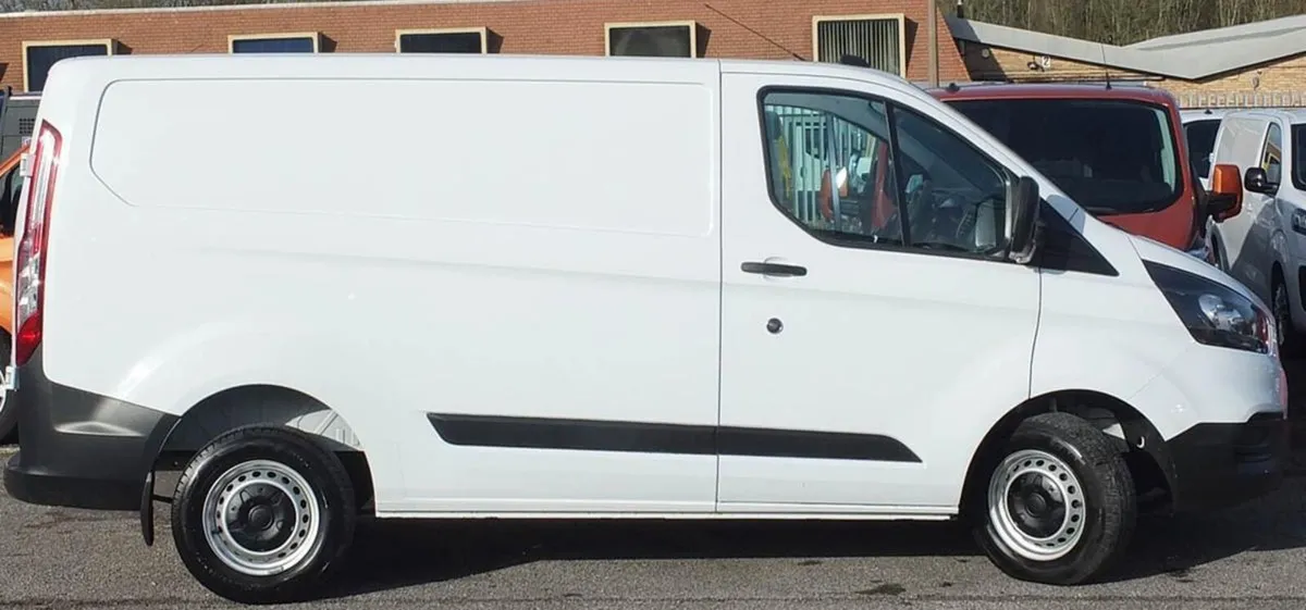 2023 Ford Transit Custom Panel Van - Image 4