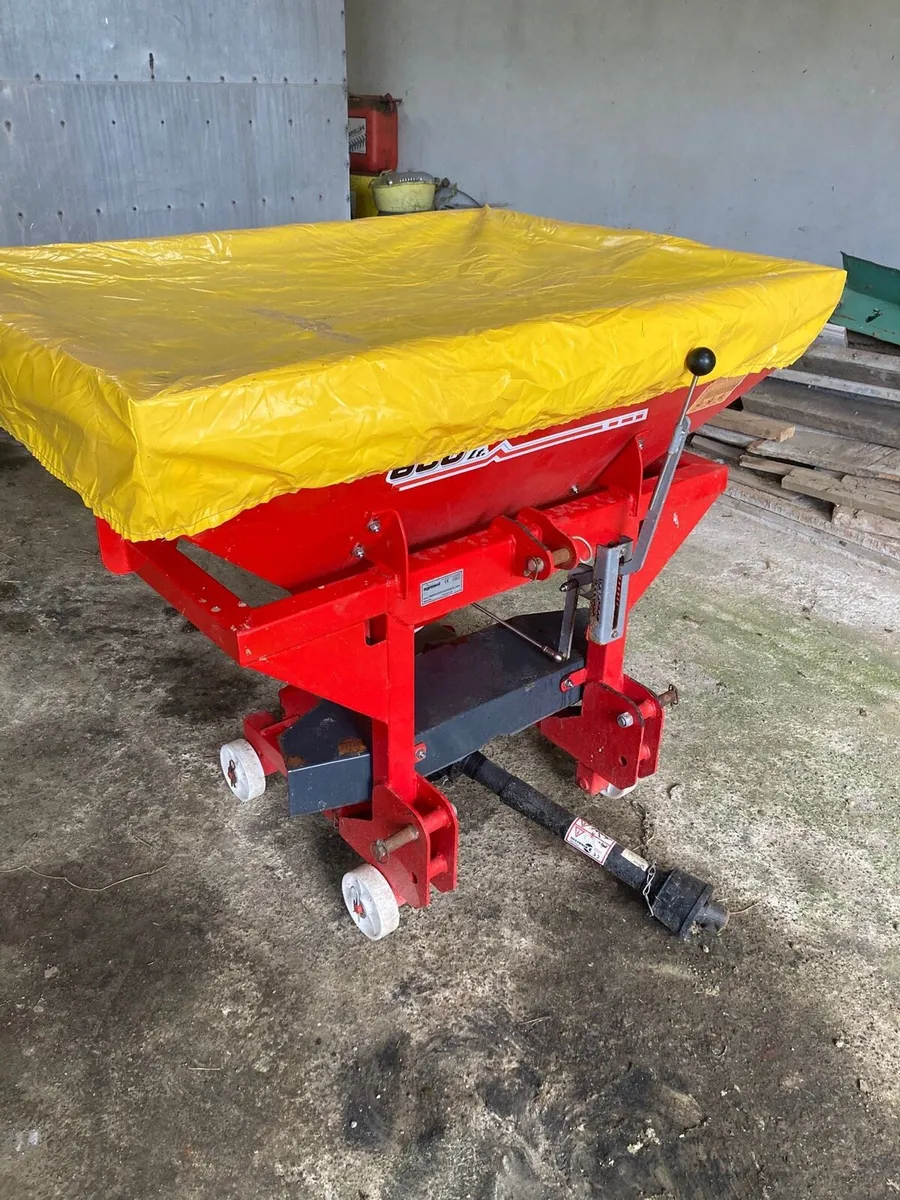 Single Disc Fertiliser Spreader - Image 1