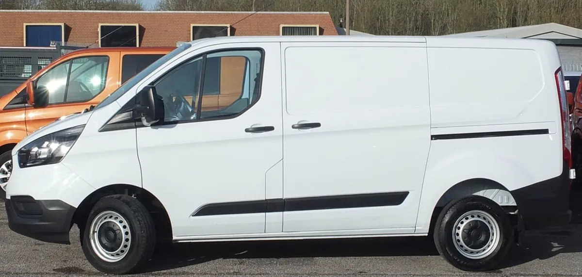 2023 Ford Transit Custom Panel Van - Image 3