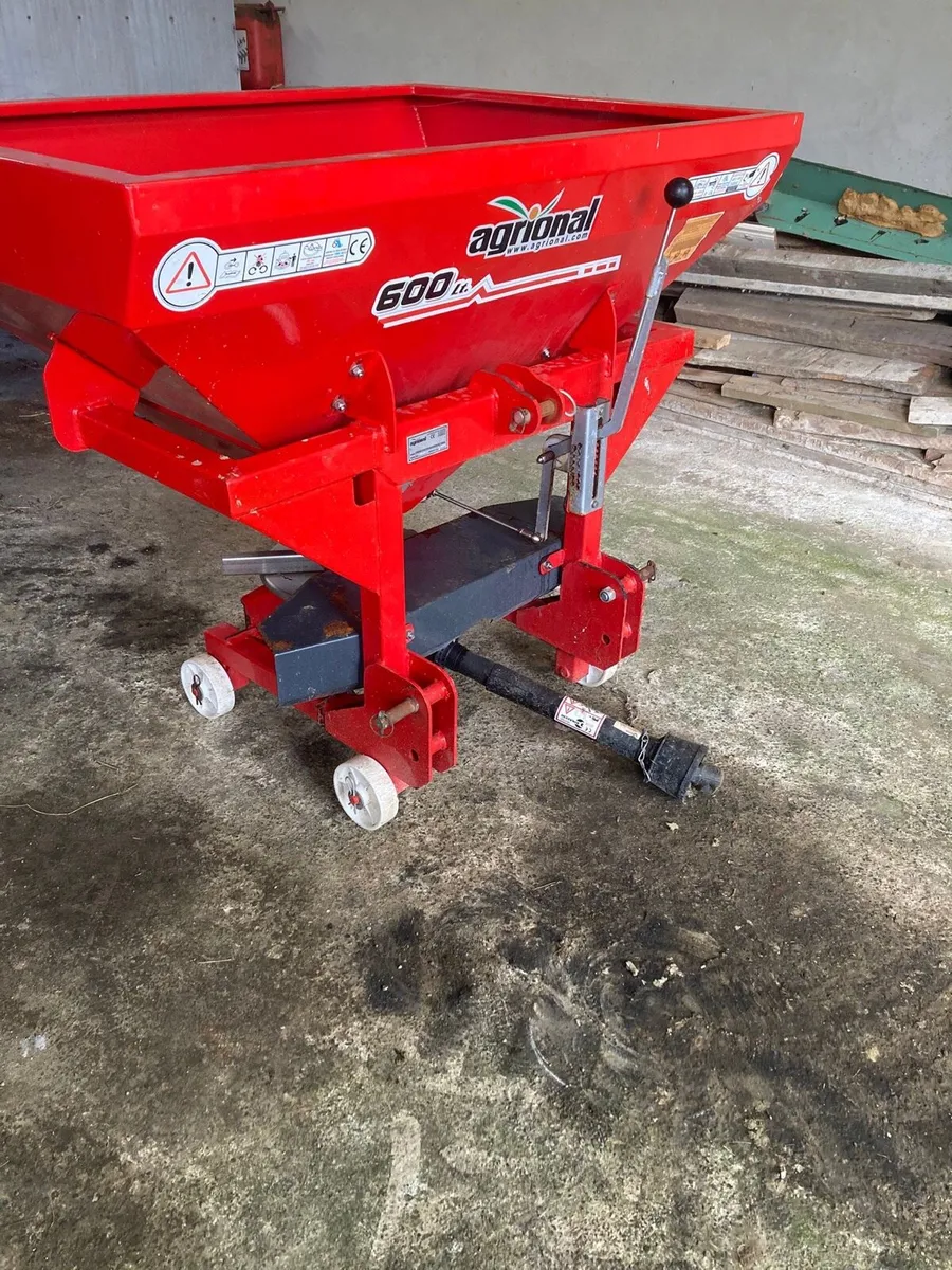 Single Disc Fertiliser Spreader - Image 2