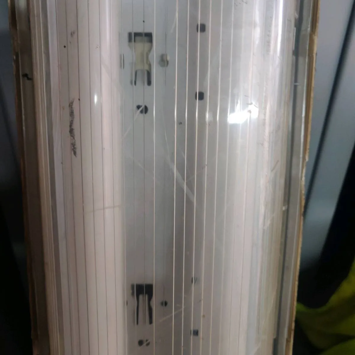 5 ft light - Image 1