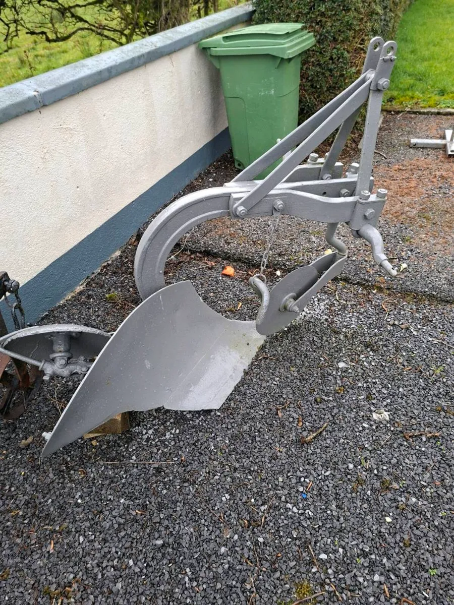 Vintage machinery - Image 1