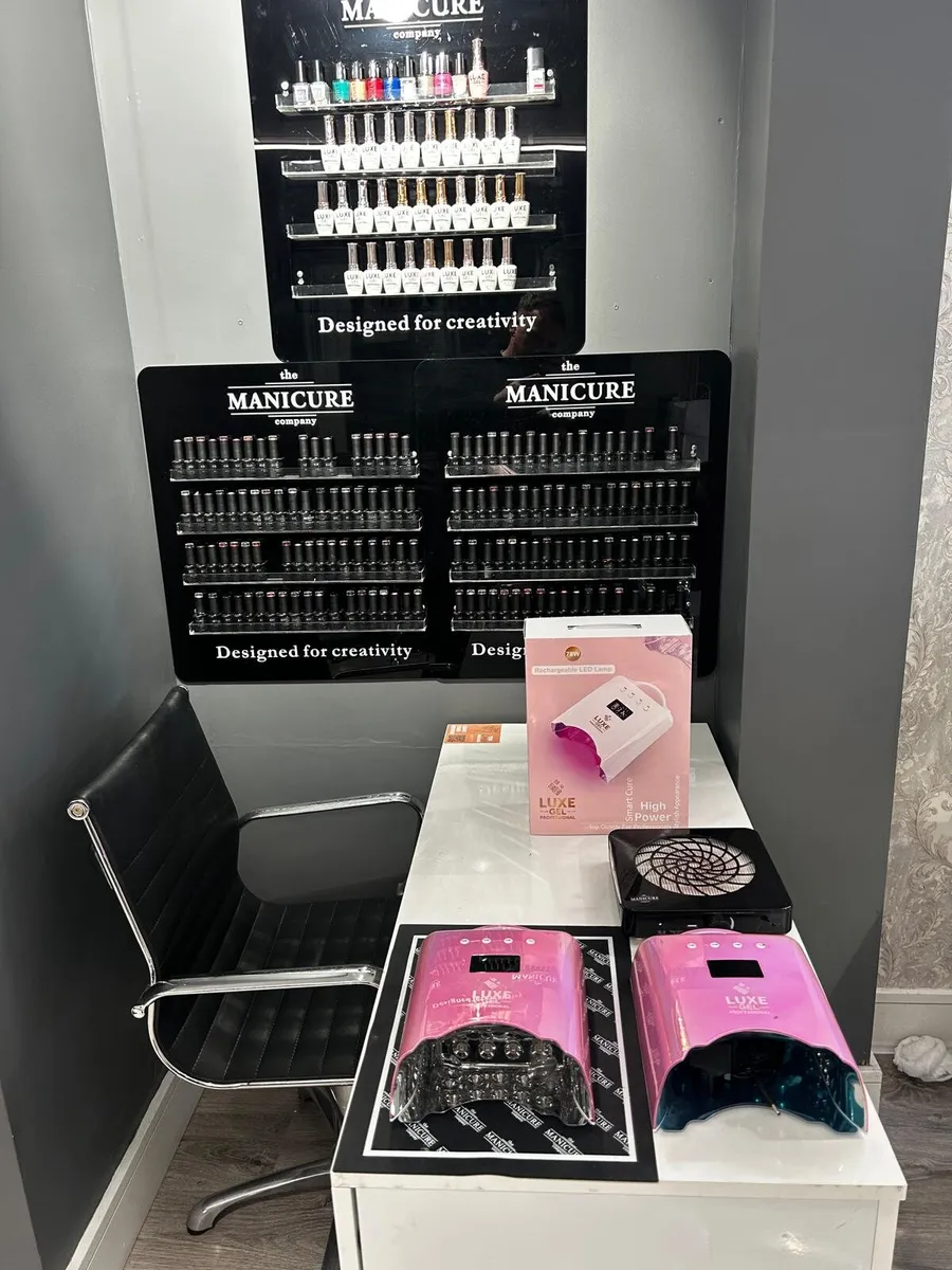 Hair salon accessories - Image 1