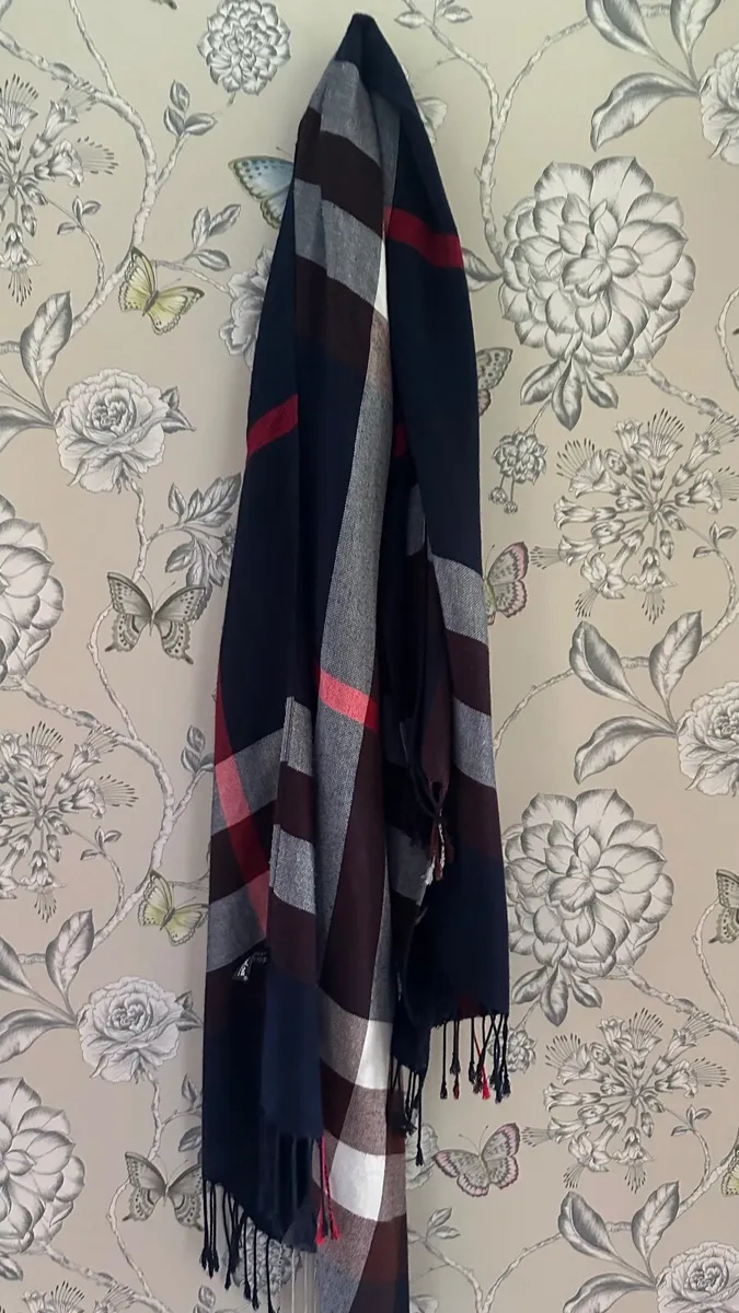 Women’s scarf - Image 1