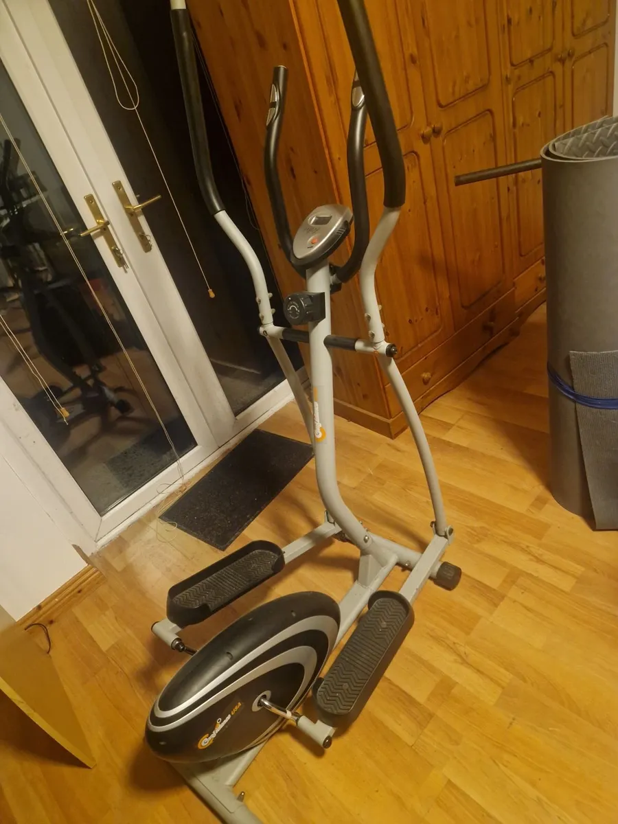 Cross trainer - Image 1