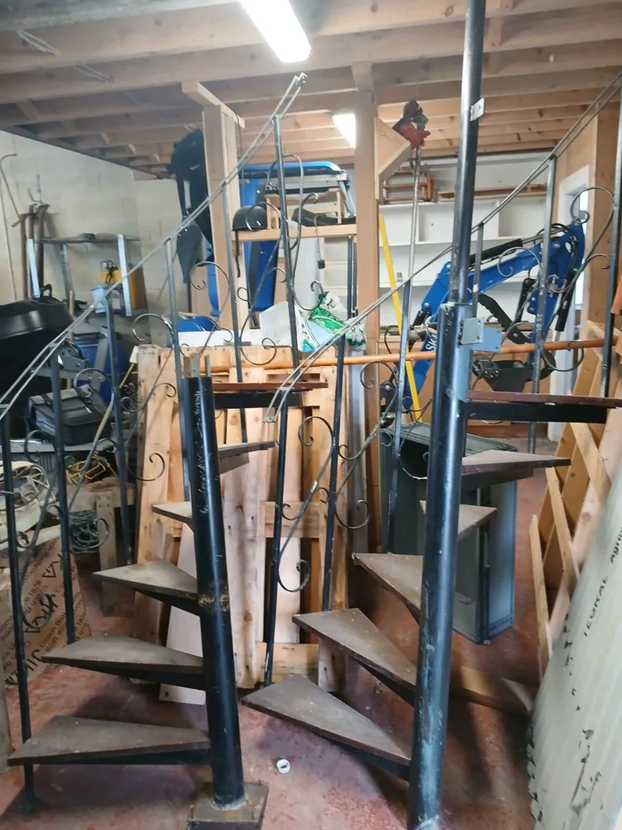 Spiral stairs - Image 2