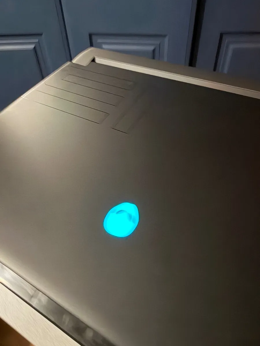 Alienware M15 R6 (2021) - Image 1