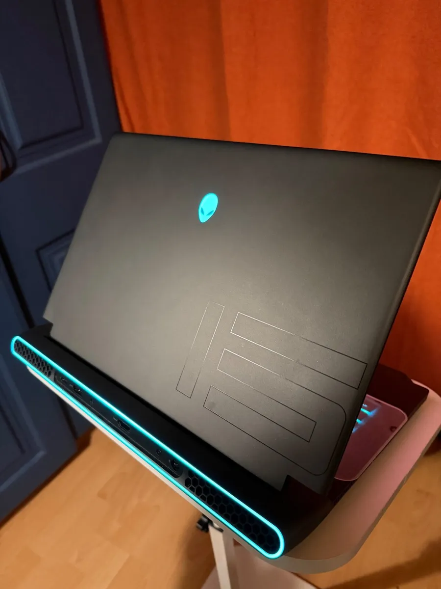 Alienware M15 R6 (2021) - Image 2