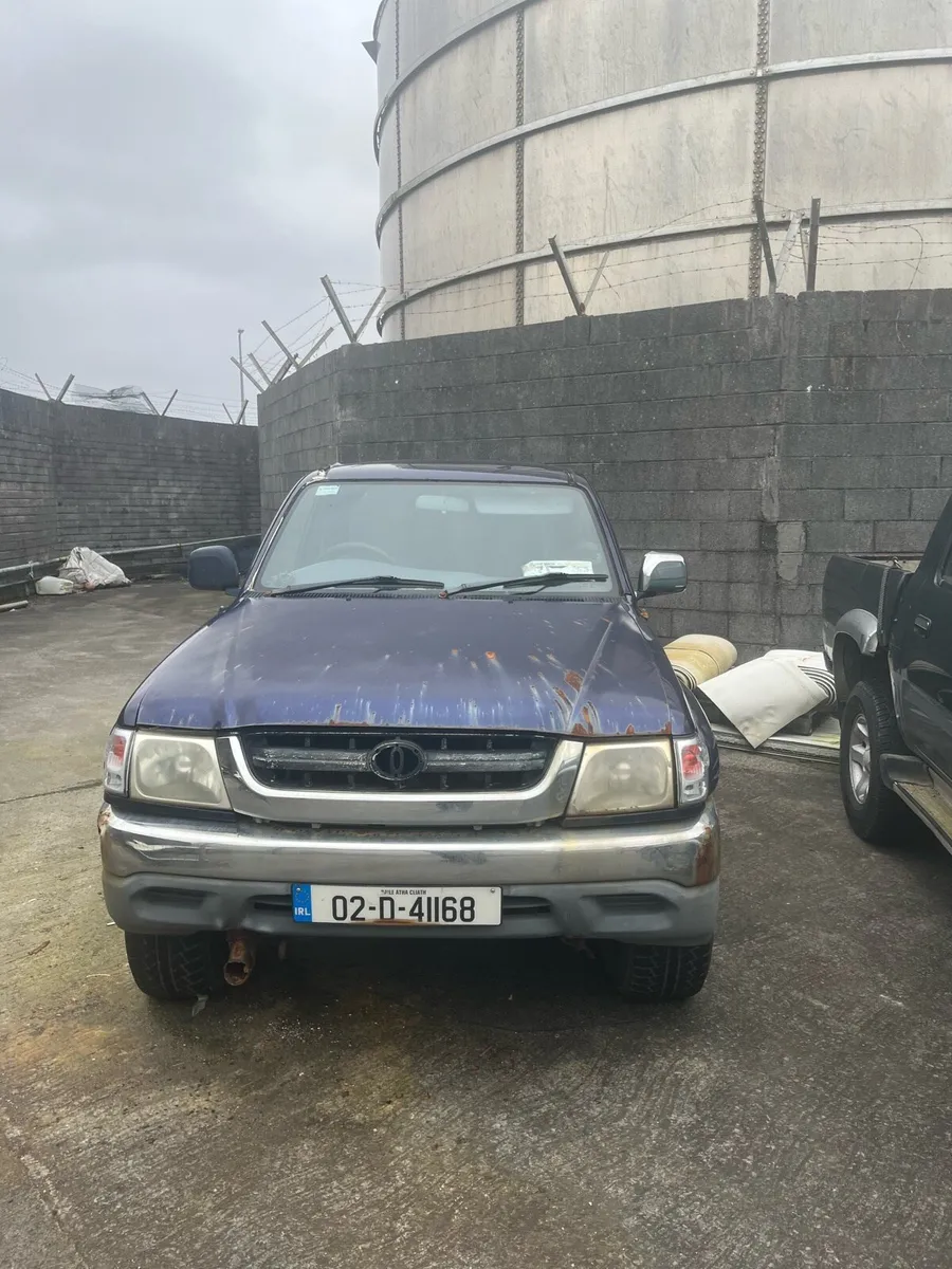 Toyota Hilux - Image 2