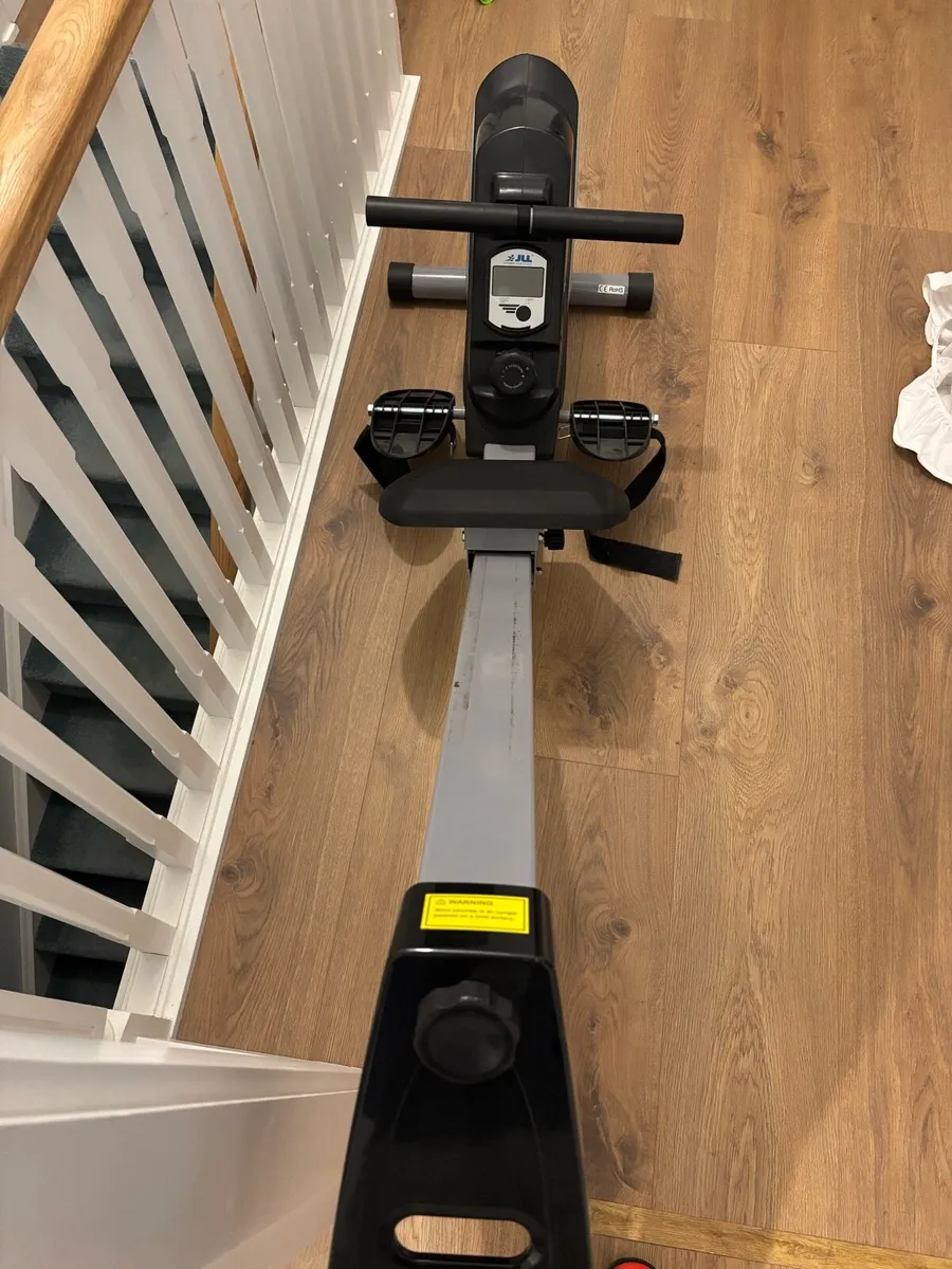 JLL R200 rowing machin - Image 1
