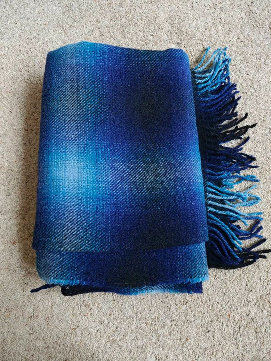 XL Foxford Pure New Wool Blanket - Image 1