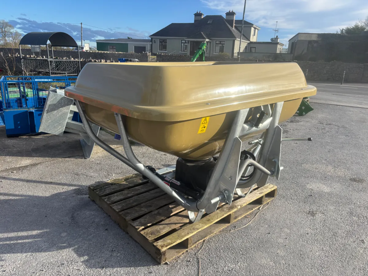 bmc wag tail fertiliser spreaders - Image 1