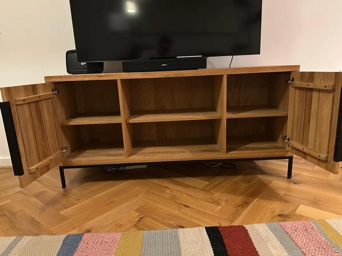 Oak TV unit - Image 1