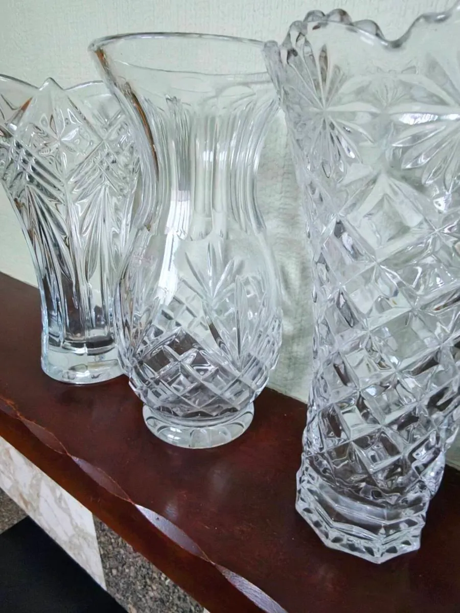 Set of 3 beautiful cut crystal vases - Image 4
