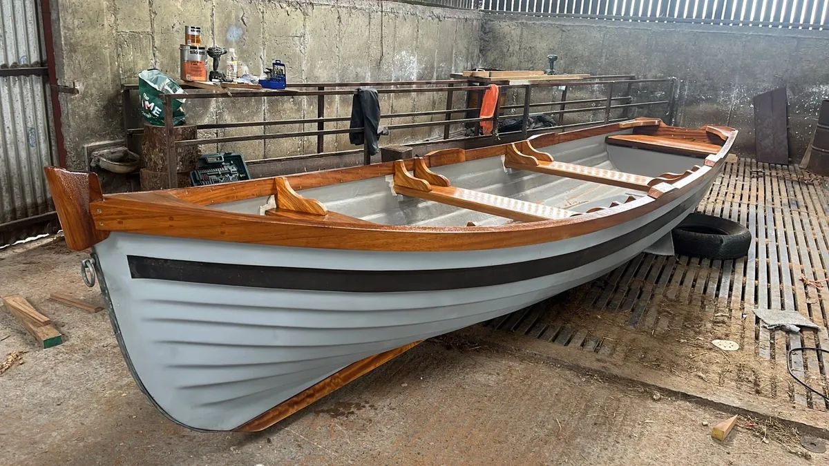 19 Burke boat - Image 2