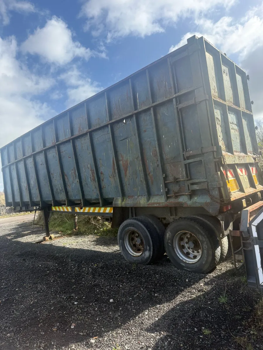 Scrap trailer 27ft long by 8ft wide - Image 1