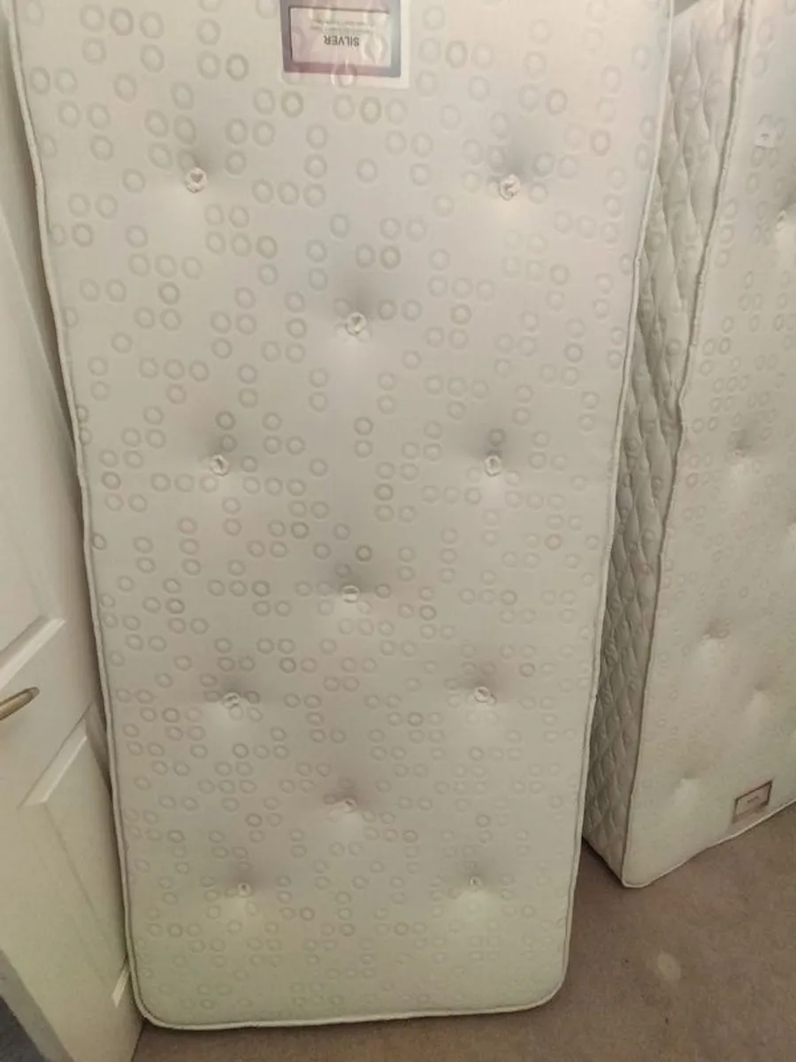 Mattress from Sleeptight beds immaculate condition - Image 3