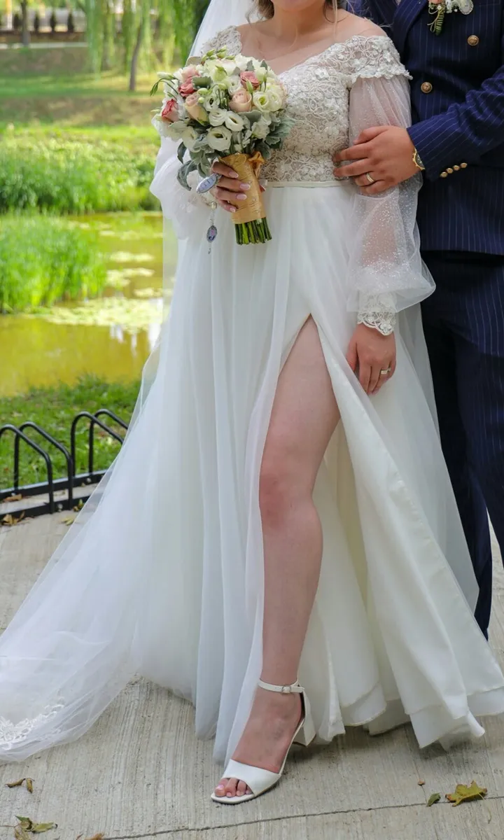 Wedding dress - Image 1