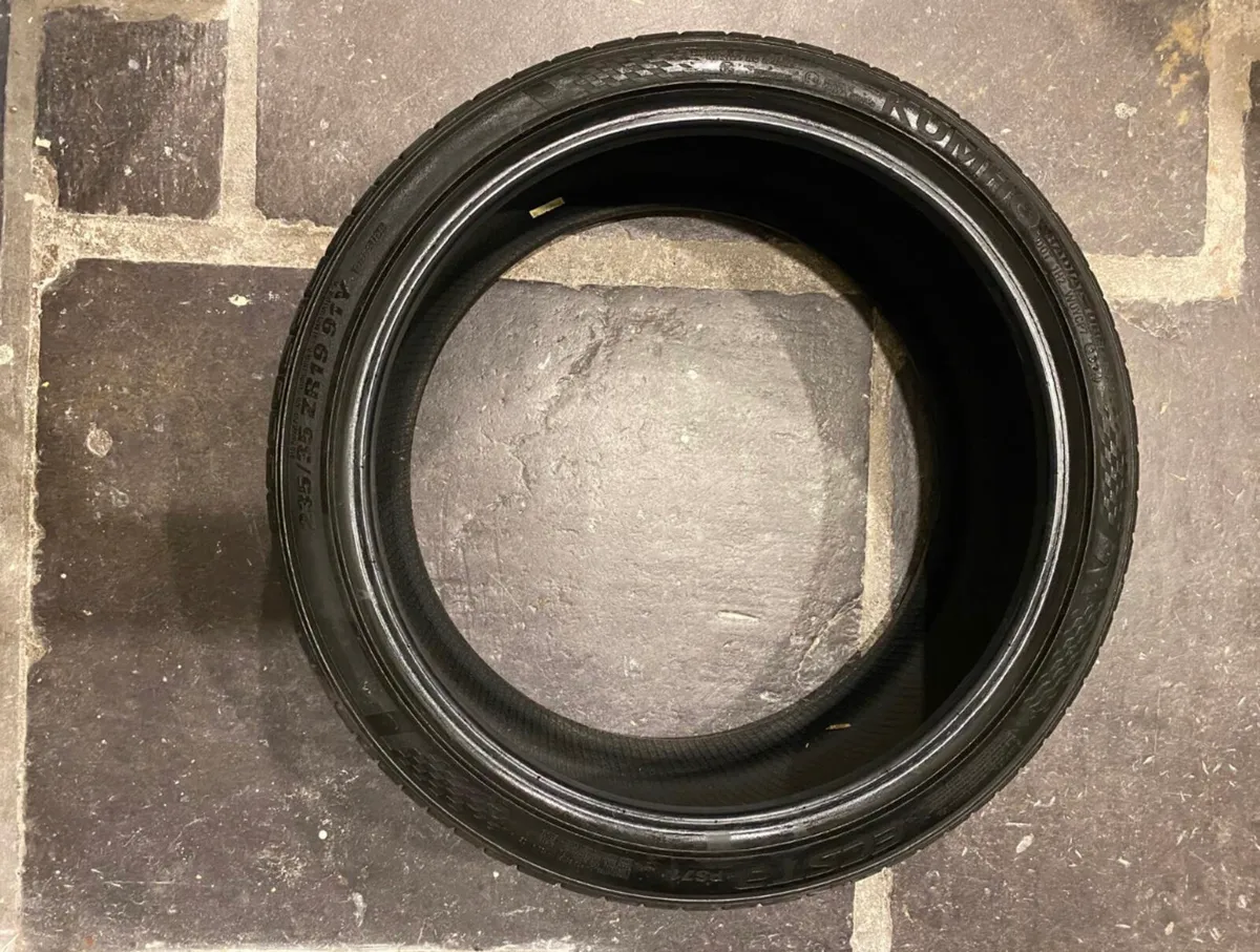 Kumho Tyre PS71 (235 / 35 / ZR19) - Image 3