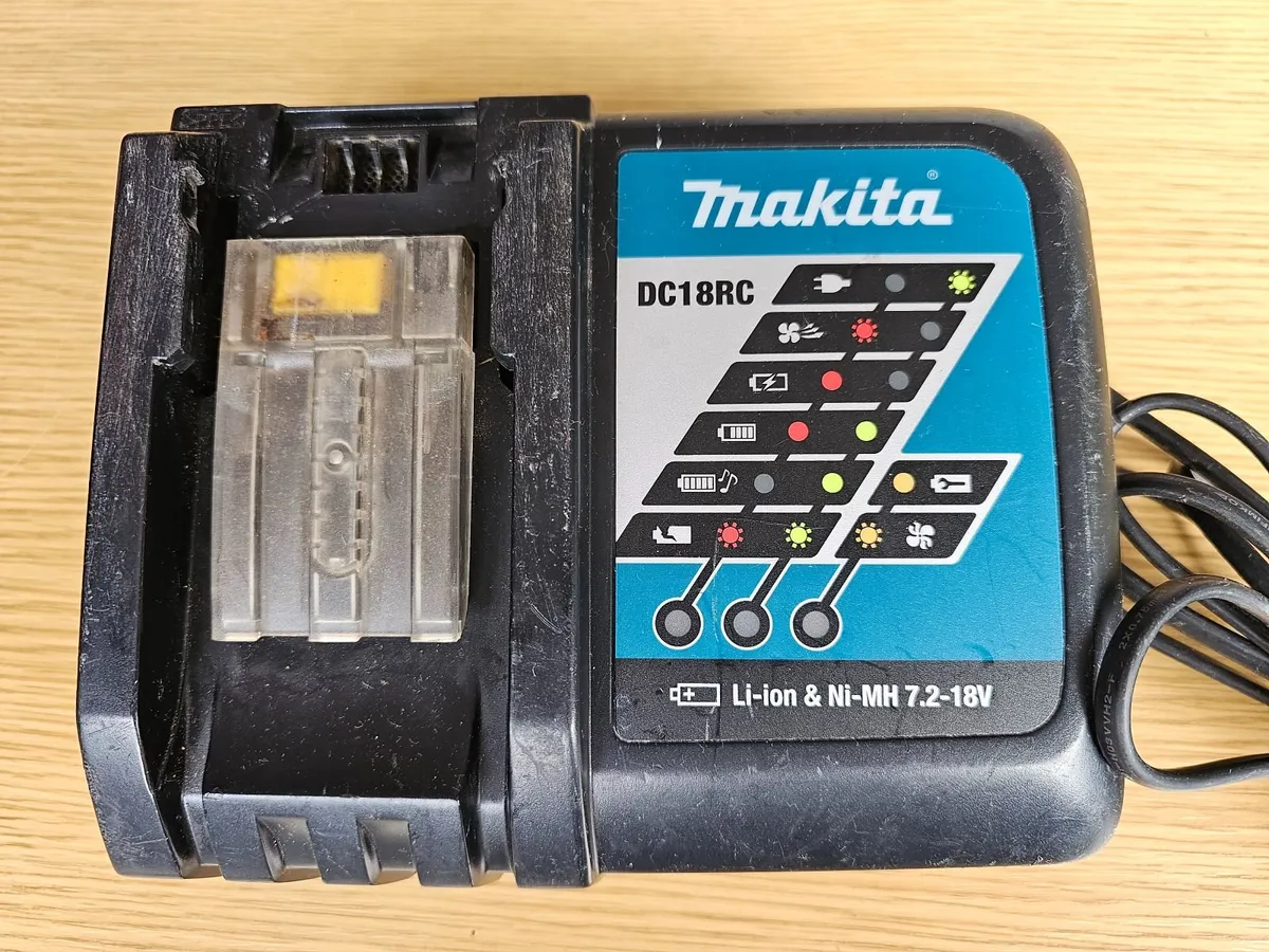 makita battery charger DC18RC T for 7.2v-18v batte - Image 3