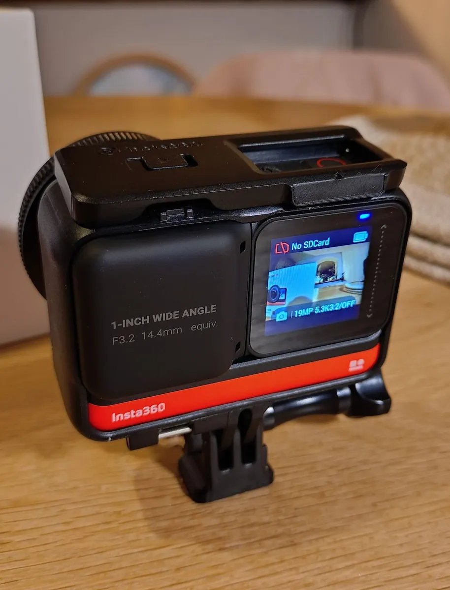 Insta360 ONE R 1-Inch Leica Lens Action Camera - Image 3