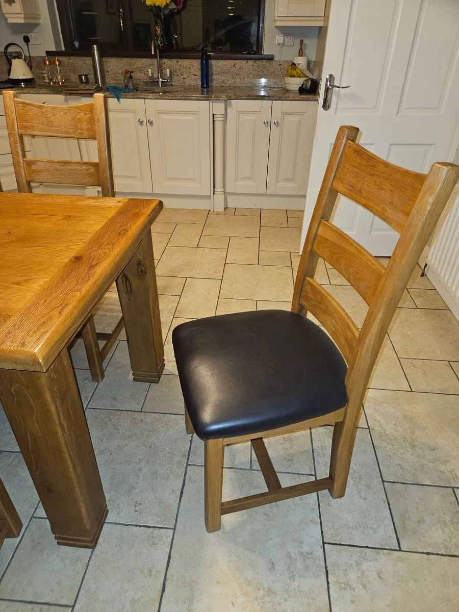 Kitchen table - Image 1