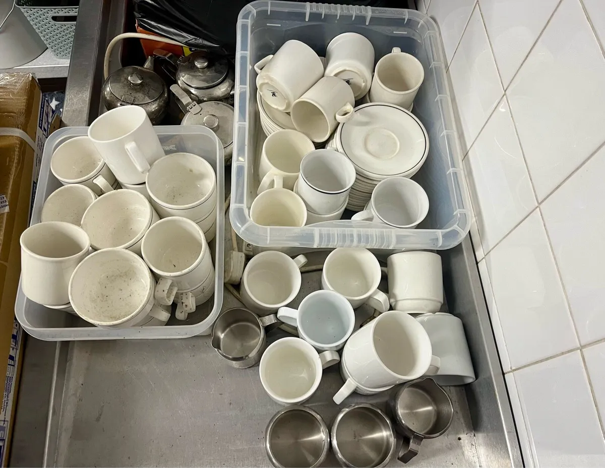 Kitchen cutlery and ware - Image 2