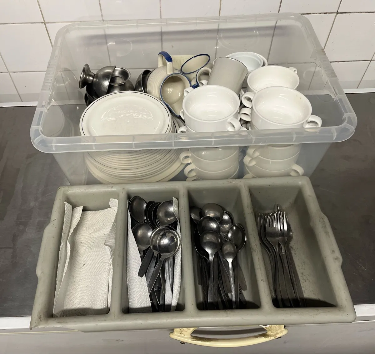 Kitchen cutlery and ware - Image 1